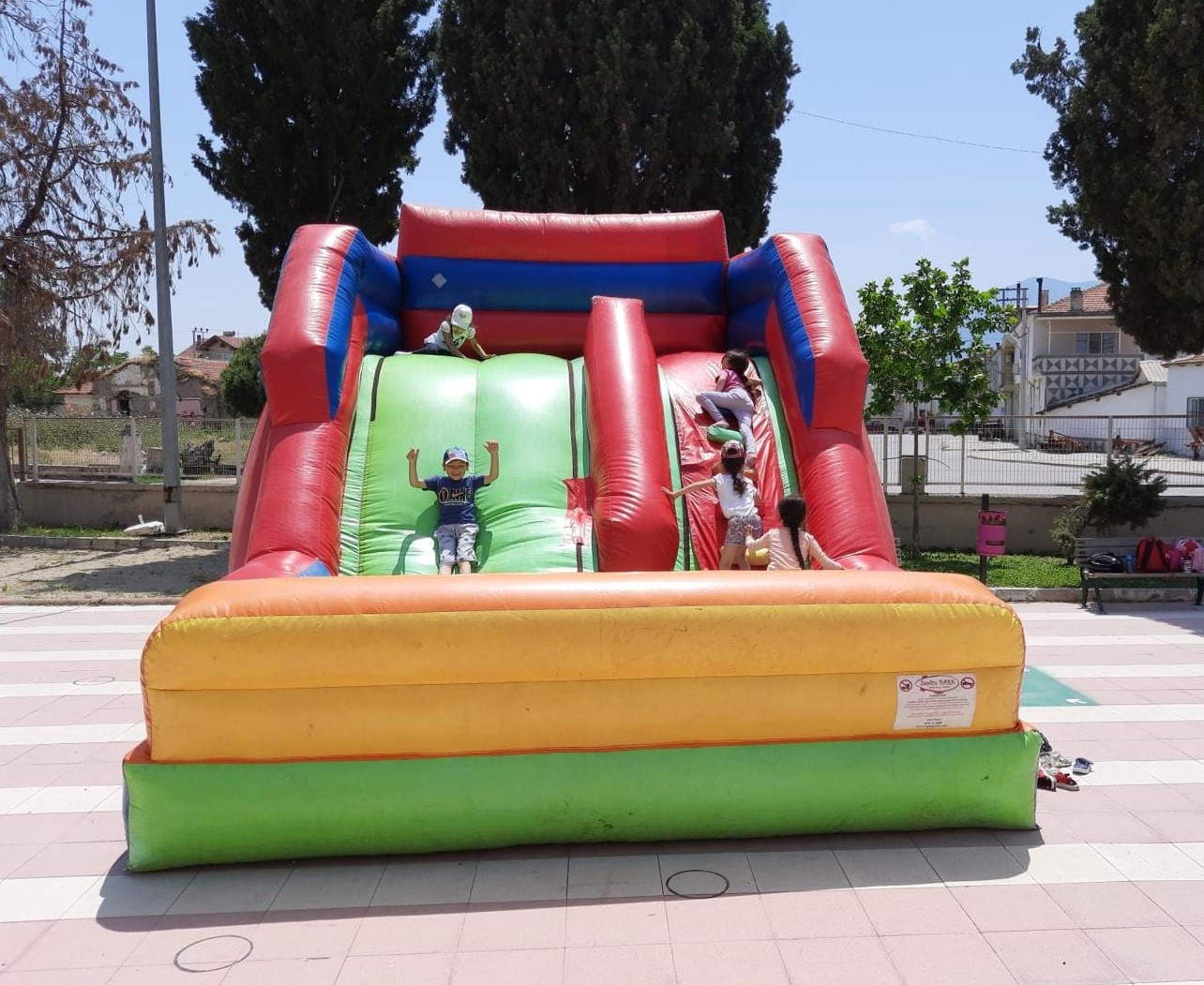 Dev Devasa Şişme Oyun Parkı Kiralama Görseli 1