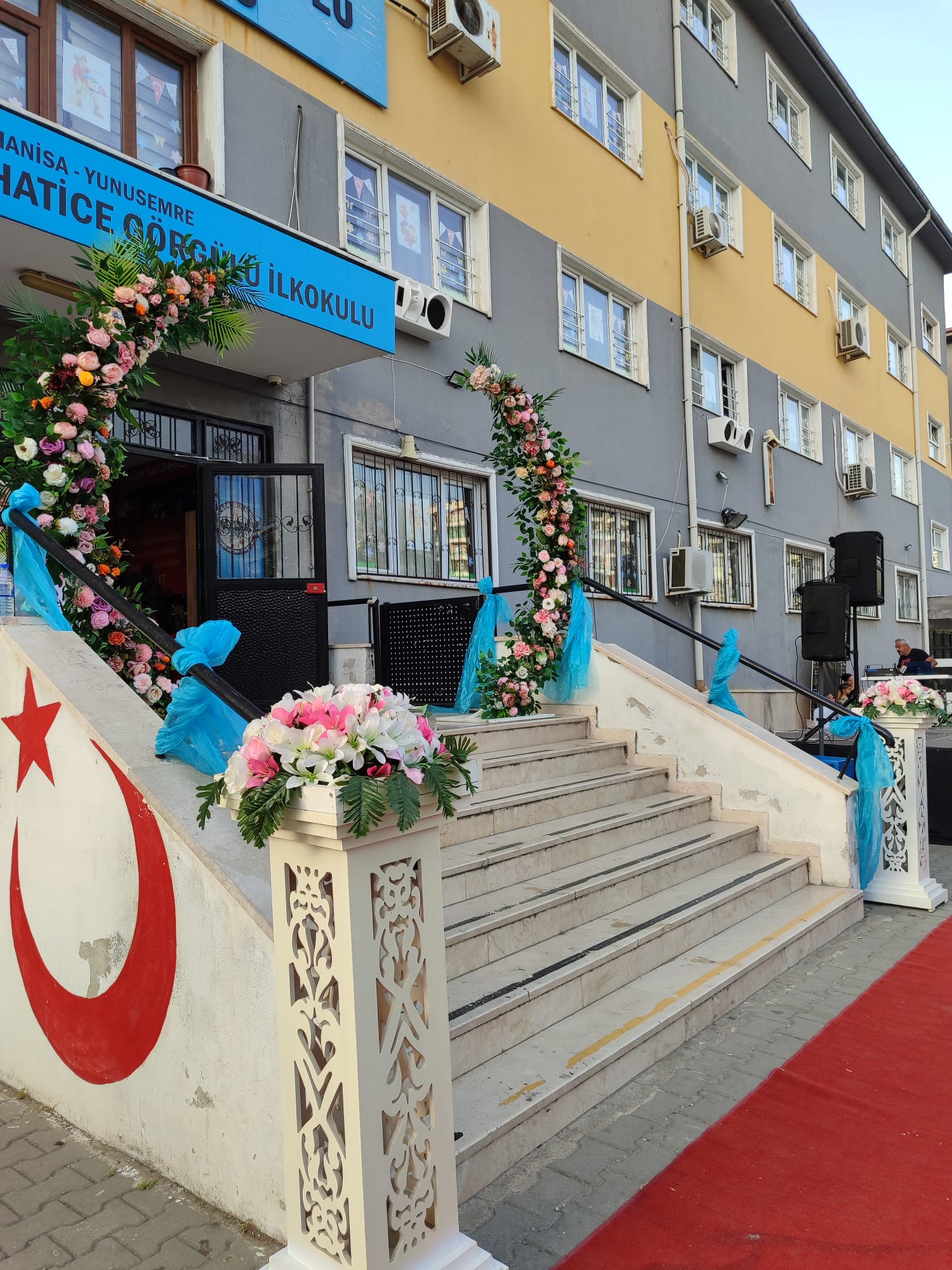 Kep Atma Töreni Sahne ve Balon Tasarımı Görseli 1