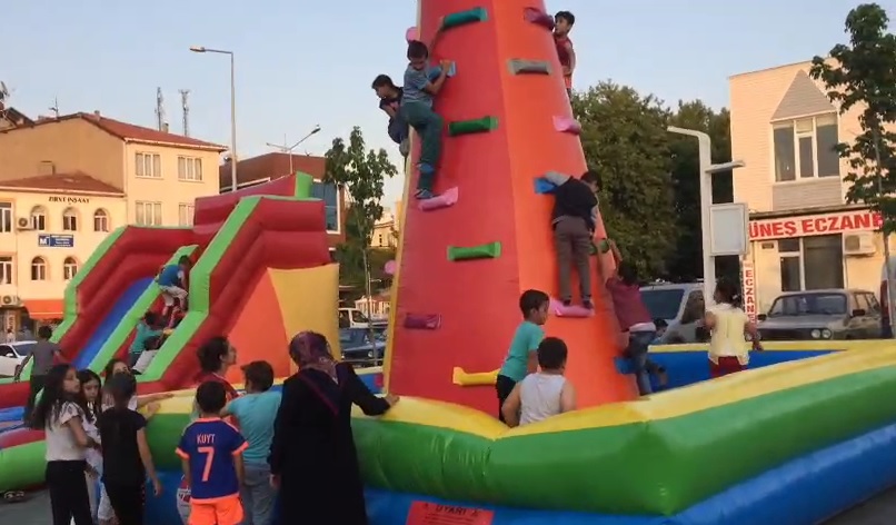 Manisa Şişme Balon Aktivite Alanı Kurulumu Görseli 4